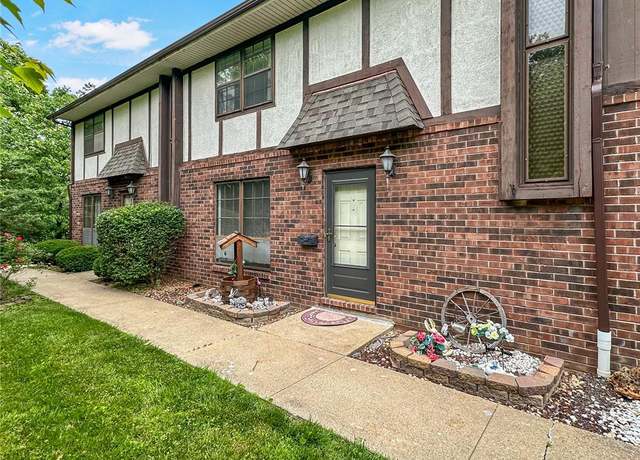 Property at 1229 N 17th St #22, Belleville, IL 62226, 3 beds, 2.5 baths