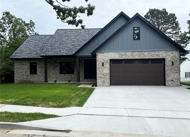 Property at 615 Scottsvale Dr, Rolla, MO 65401, 3 beds, 2 baths
