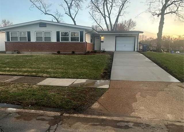 Property at 1525 Stallion Dr, Florissant, MO 63033, 4 beds, 2 baths