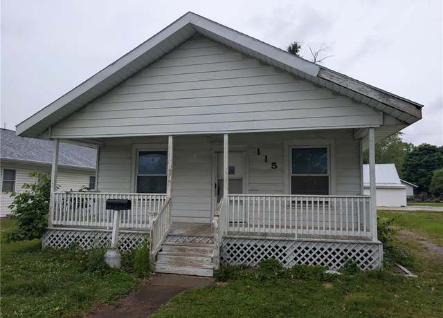 Property at 115 W Maple St, Gillespie, IL 62033, 3 beds, 1 bath