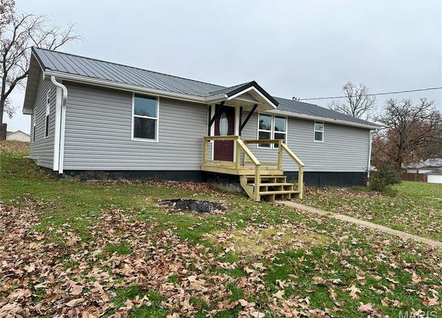 Property at 803 S Sligo St, Salem, MO 65560, 3 beds, 2 baths