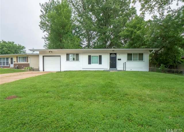 Property at 2 Carson Ct, Florissant, MO 63033, 3 beds, 1 bath