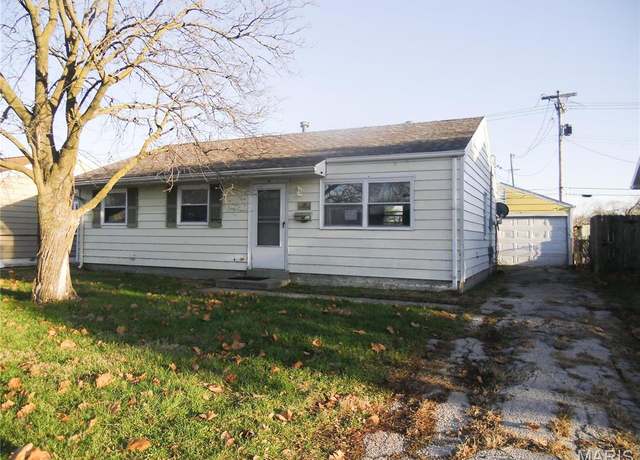 Property at 26 Briarcliff Dr, Granite City, IL 62040, 3 beds, 1 bath