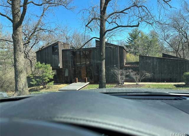 Property at 952 W Revere Dr, Town And Country, MO 63141, 3 beds, 3 baths