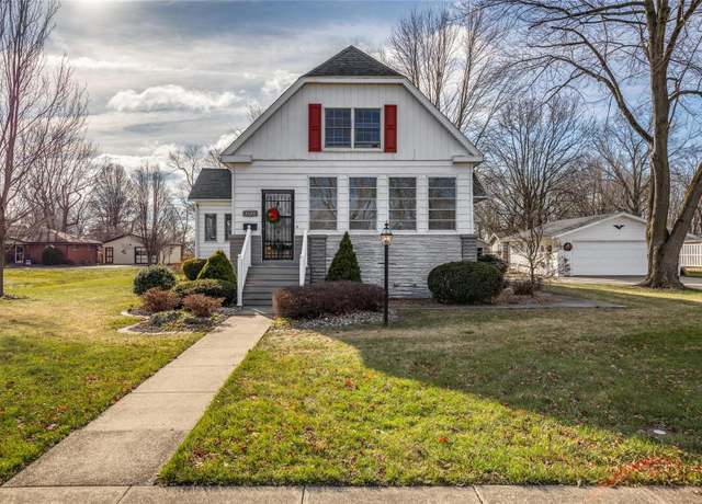 Property at 1030 W 6th, Staunton, IL 62088, 3 beds, 1.5 baths