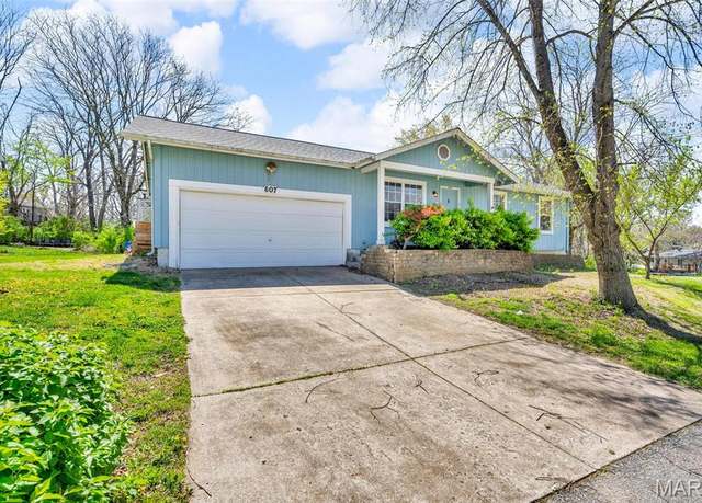 Property at 607 Newport, Lake St Louis, MO 63367, 3 beds, 2 baths