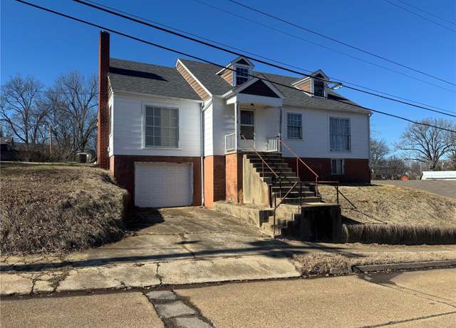Property at 529 W Relief, Poplar Bluff, MO 63901, 5 beds, 2 baths