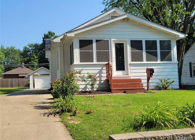 Property at 3430 California Ave, Alton, IL 62002, 2 beds, 1.5 baths