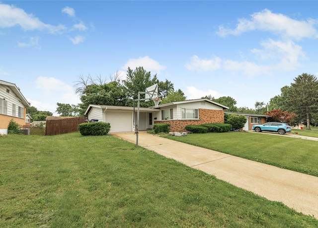 Property at 1540 Horseshoe Dr, Florissant, MO 63033, 3 beds, 1.5 baths