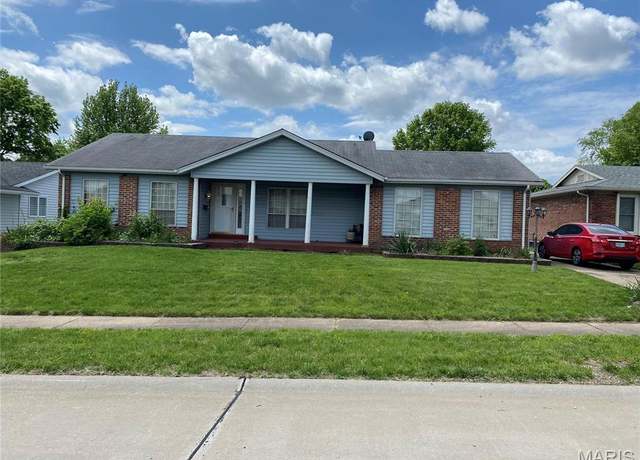 Property at 1323 Woodpath Dr, Florissant, MO 63031, 5 beds, 3 baths