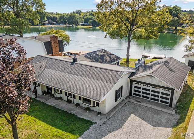 Property at 32 Lakeshore Dr, Belleville, IL 62220, 2 beds, 2 baths