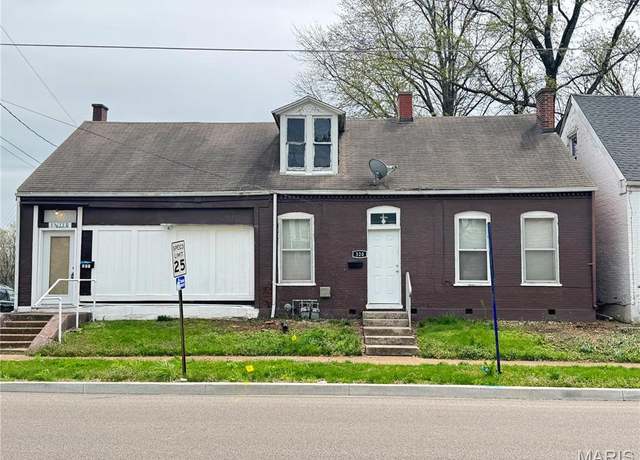 Property at 320 Lebanon Ave, Belleville, IL 62220, 2 beds, 1.5 baths
