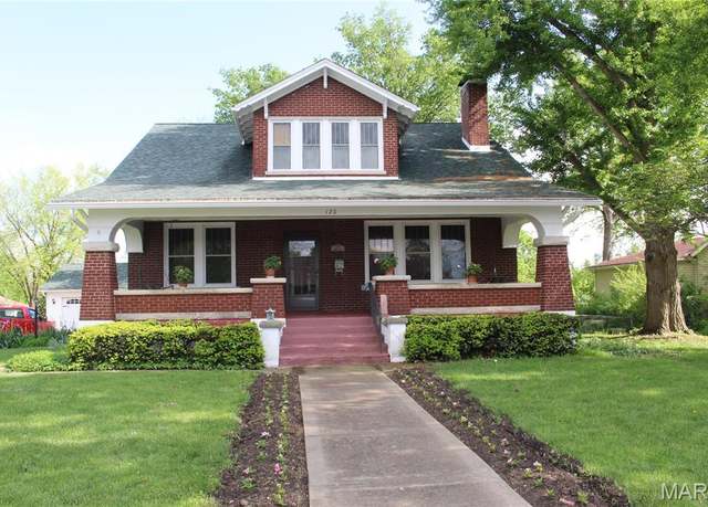 Property at 120 Monroe St, Troy, MO 63379, 4 beds, 2 baths