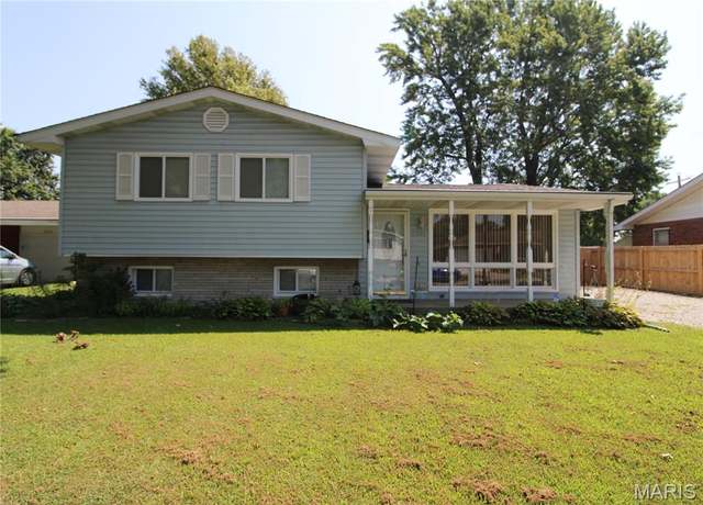 Property at 3304 Wilshire Dr, Granite City, IL 62040, 4 beds, 2 baths