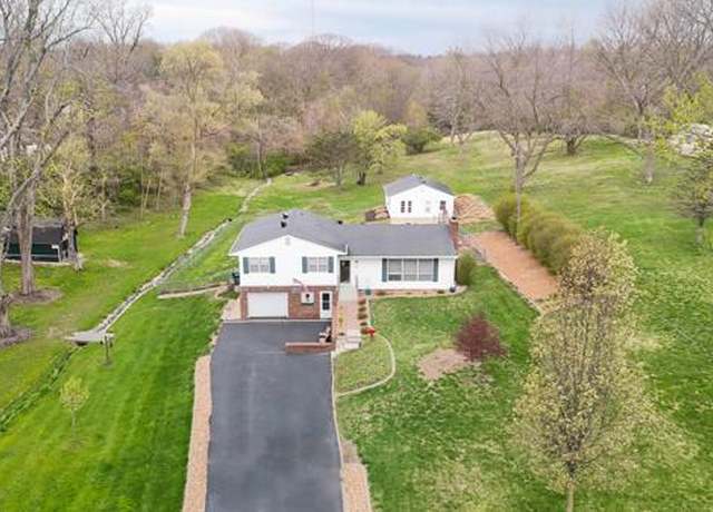 Property at 20 S Oakland Dr, Caseyville, IL 62232, 3 beds, 2 baths