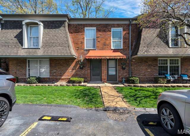 Property at 4334 Chateau De Ville Dr, St Louis, MO 63129, 3 beds, 2.5 baths