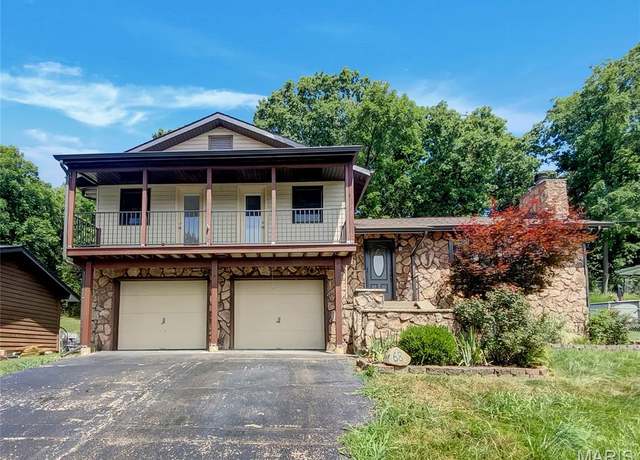Property at 68 W Lakewood Dr, Fenton, MO 63026, 3 beds, 2.5 baths