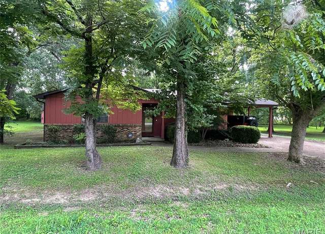 Property at 618 Old St, Poplar Bluff, MO 63901, 3 beds, 2 baths