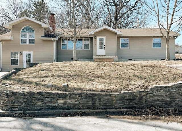 Property at 17 Laird Ave, Rolla, MO 65401, 5 beds, 3 baths