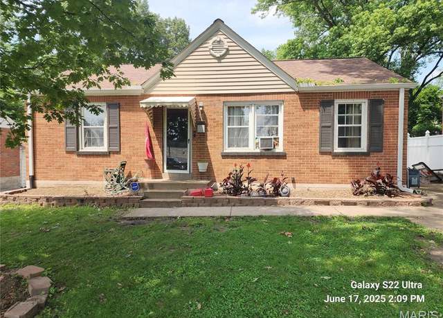 Property at 11 S Duchesne Dr, Florissant, MO 63031, 3 beds, 2 baths