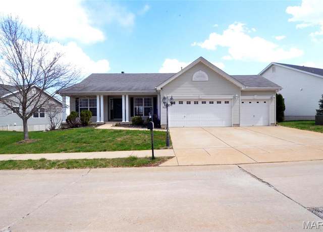 Property at 936 Palamino Path, High Ridge, MO 63049, 4 beds, 3 baths