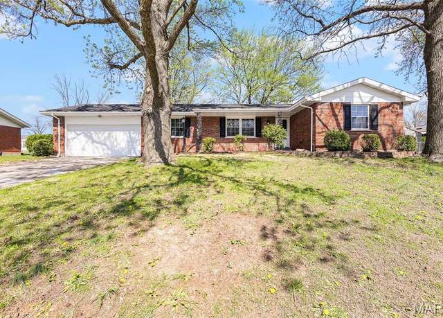 Property at 2804 Cypress Dr, St Charles, MO 63301, 3 beds, 2 baths