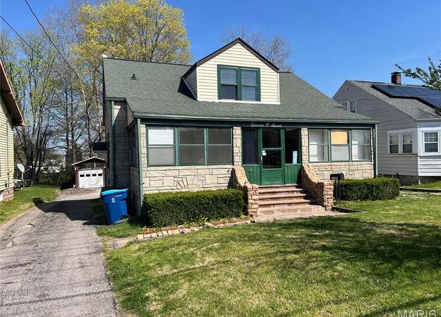 Property at 1107 Milton Rd, Alton, IL 62002, 5 beds, 3 baths