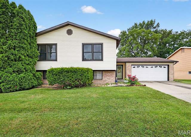 Property at 14 Sunny Hill Blvd, St Peters, MO 63376, 3 beds, 2.5 baths