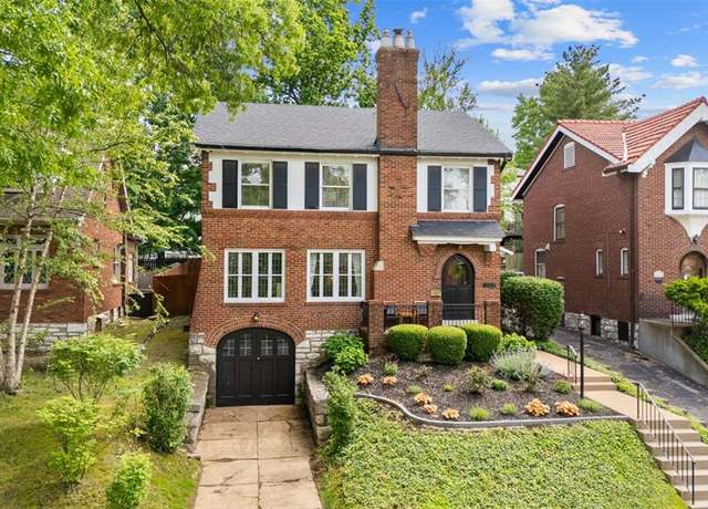 Property at 7424 University Dr, University City, MO 63130, 4 beds, 2 baths