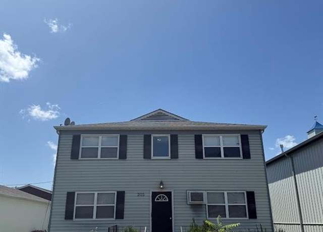 Property at 205 N Columbus St, Pacific, MO 63069, 8 beds, 4 baths