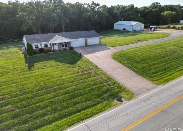 Property at 1823 S Point Prairie Rd, Wentzville, MO 63385, 3 beds, 1.5 baths