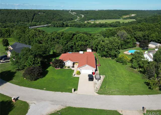 Property at 24030 Stable Ln, Waynesville, MO 65583, 5 beds, 3 baths