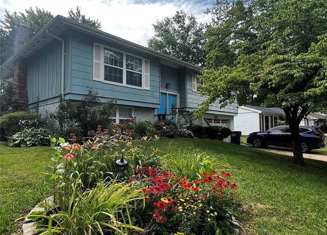Property at 340 Roanoke Dr, Belleville, IL 62221, 4 beds, 2 baths