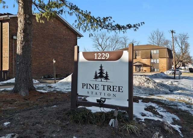 Property at 1229 N 17th St #3, Belleville, IL 62226, 3 beds, 2 baths