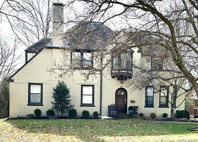 Property at 54 Claverach Dr, St Louis, MO 63105, 4 beds, 4.5 baths