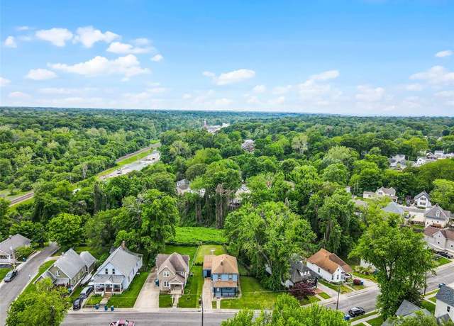 Property at 536 Norwood Ave, Collinsville, IL 62234, 2 beds, 1.5 baths