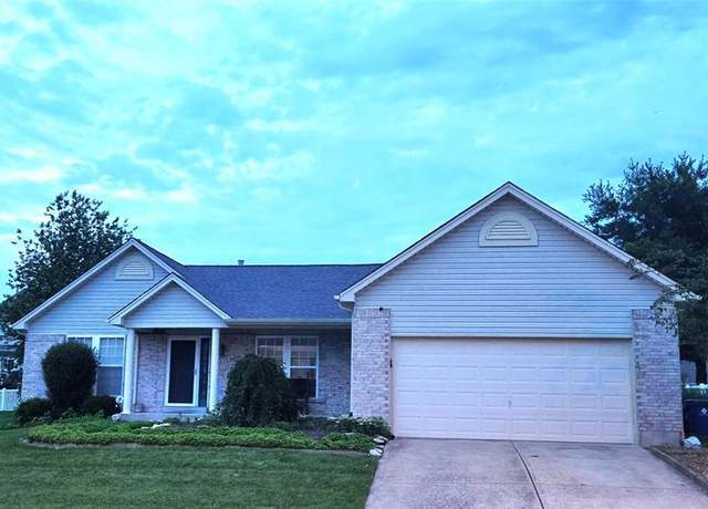 Property at 1856 Chateau Du Mont Dr, Florissant, MO 63031, 3 beds, 2 baths