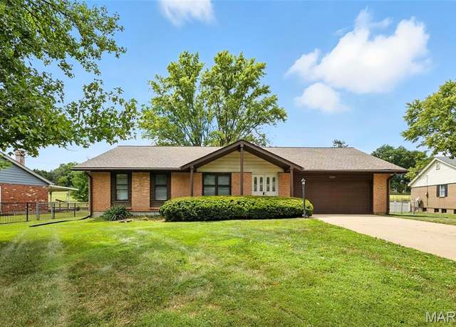 Property at 1025 Bridgeport Dr, Ellisville, MO 63011, 3 beds, 2 baths