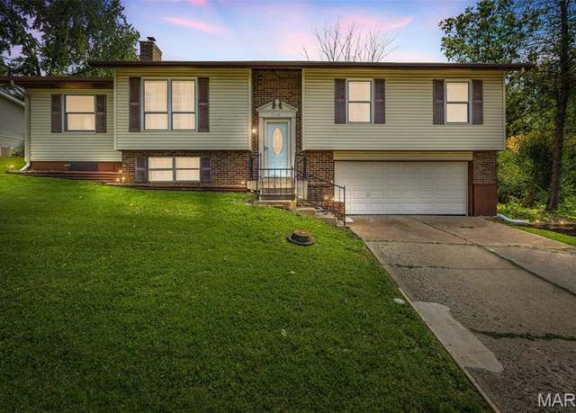 Property at 2110 Devonshire Dr, Imperial, MO 63052, 3 beds, 2 baths