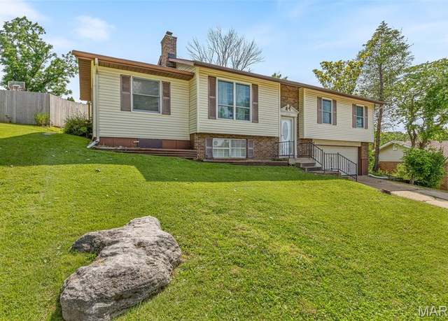 Property at 2110 Devonshire Dr, Imperial, MO 63052, 3 beds, 2 baths