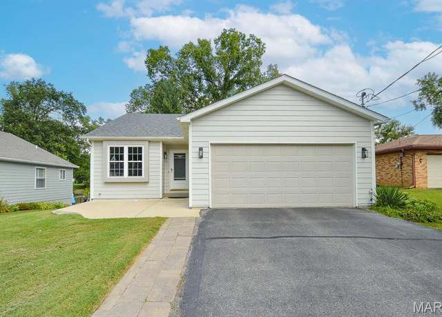 Property at 507 Kneedler St, Collinsville, IL 62234, 3 beds, 2 baths