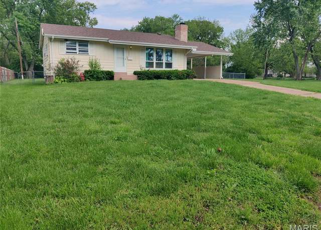 Property at 3900 Fairway Ct, St Ann, MO 63074, 2 beds, 1.5 baths