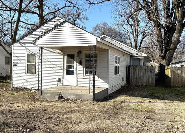 Property at 204 W 8th St, Kennett, MO 63857, 3 beds, 2 baths