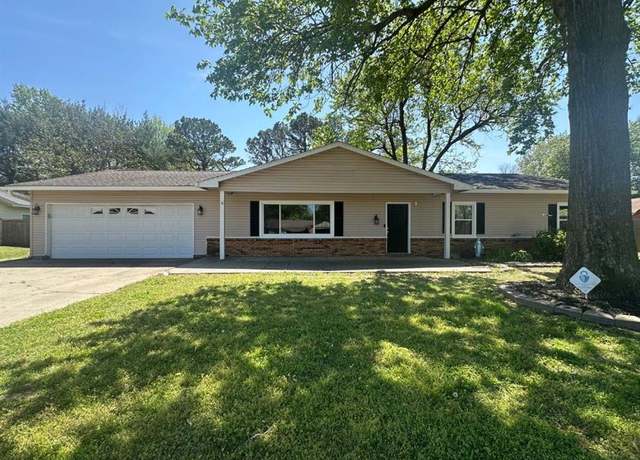 Property at 125 Bradley Dr, Sikeston, MO 63801, 3 beds, 2 baths