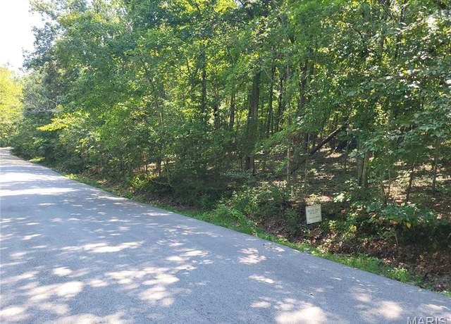 Property at 2 Waterfowl Ct, Hillsboro, MO 63050
