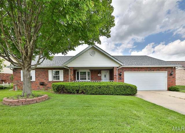 Property at 1607 Thunderbird Ln, Belleville, IL 62221, 3 beds, 2 baths
