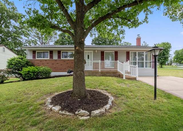 Property at 3042 Copenhagen Dr, St Louis, MO 63125, 3 beds, 1 bath