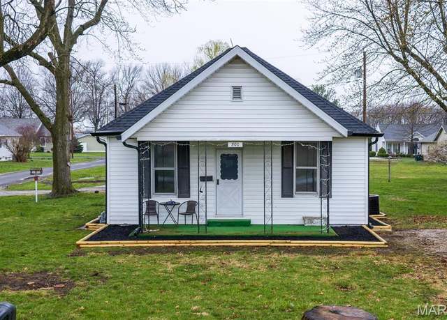 Property at 800 Frey St, Gillespie, IL 62033, 3 beds, 1 bath