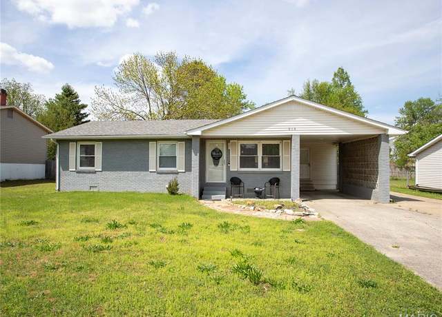 Property at 918 Stanford Dr, Sikeston, MO 63801, 4 beds, 2 baths