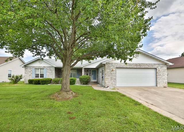 Property at 1530 Thunderbird Ln, Belleville, IL 62221, 3 beds, 2 baths